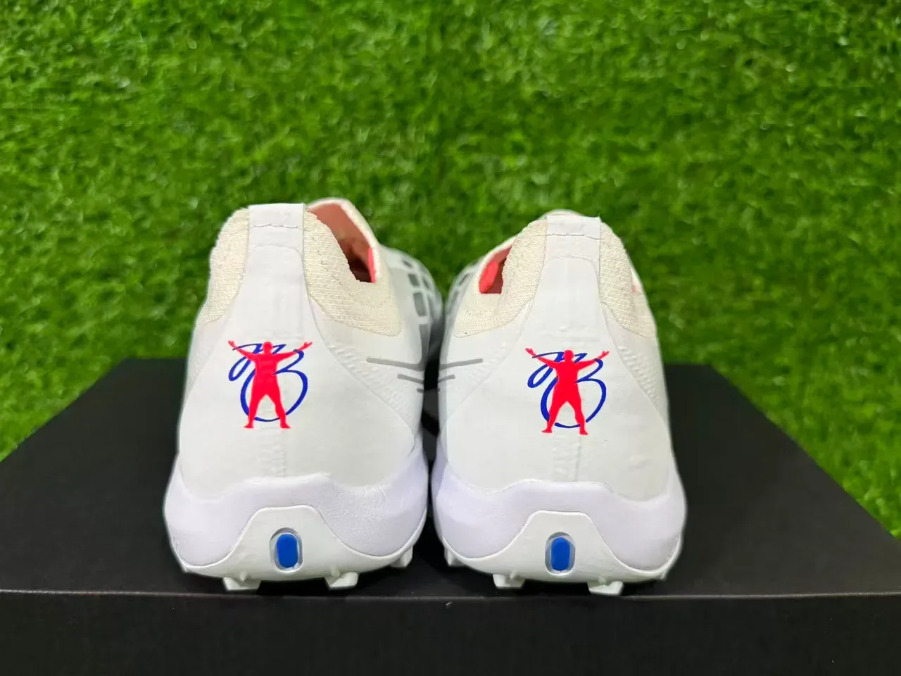 Adidas Chaussures de Football Turf Blancs et Bleus Sans Lacets Haut Ajusté Chaussette Avec Superposition Graphique de Trois Rayures 6