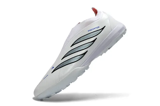 Adidas Chaussures de Football Turf Blancs et Bleus Sans Lacets Haut Ajusté Chaussette Avec Superposition Graphique de Trois Rayures 12