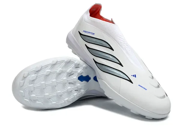 Adidas Chaussures de Football Turf Blancs et Bleus Sans Lacets Haut Ajusté Chaussette Avec Superposition Graphique de Trois Rayures 13