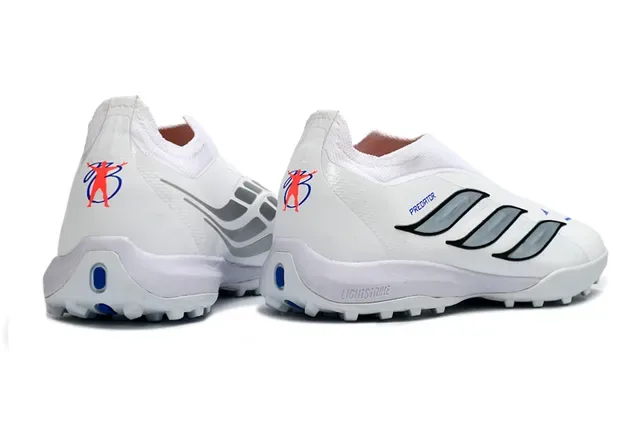 Adidas Chaussures de Football Turf Blancs et Bleus Sans Lacets Haut Ajusté Chaussette Avec Superposition Graphique de Trois Rayures 15