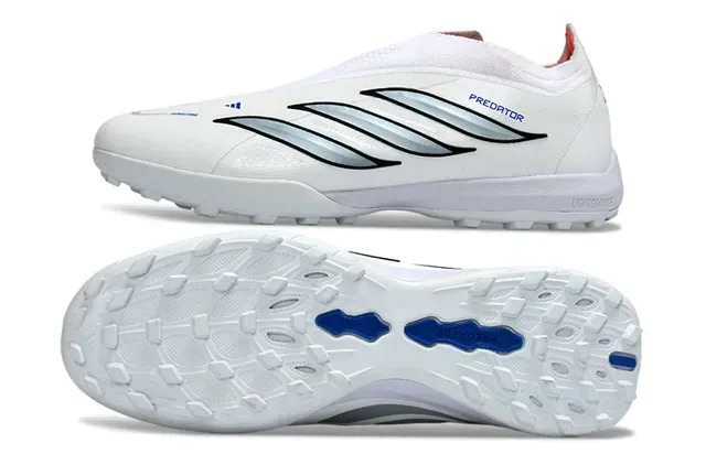Adidas Chaussures de Football Turf Blancs et Bleus Sans Lacets Haut Ajusté Chaussette Avec Superposition Graphique de Trois Rayures 16