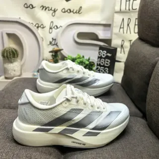 Adidas सफेद चांदी जाल ऊपरी भाग आकारदार मिडसोल जीवनशैली स्नीकर