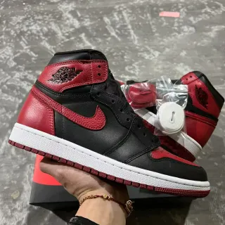 Air Jordan 1 Black University Red 篮球鞋
