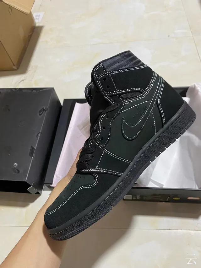 Air Jordan 1 Black White High-Top Suede And Leather Basketball Shoes 4
