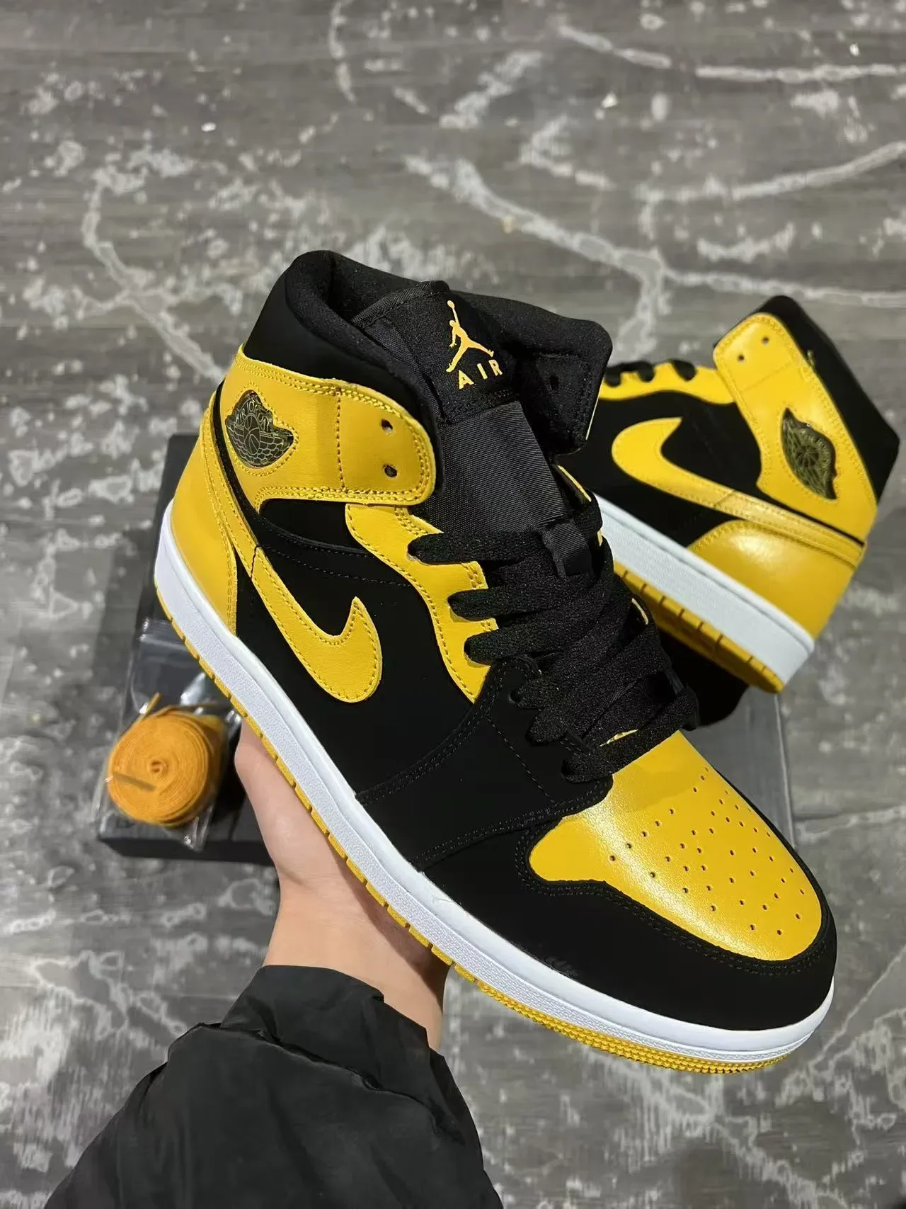 Air Jordan 1 Noir et Jaune Chaussures de Basketball Hautes 2