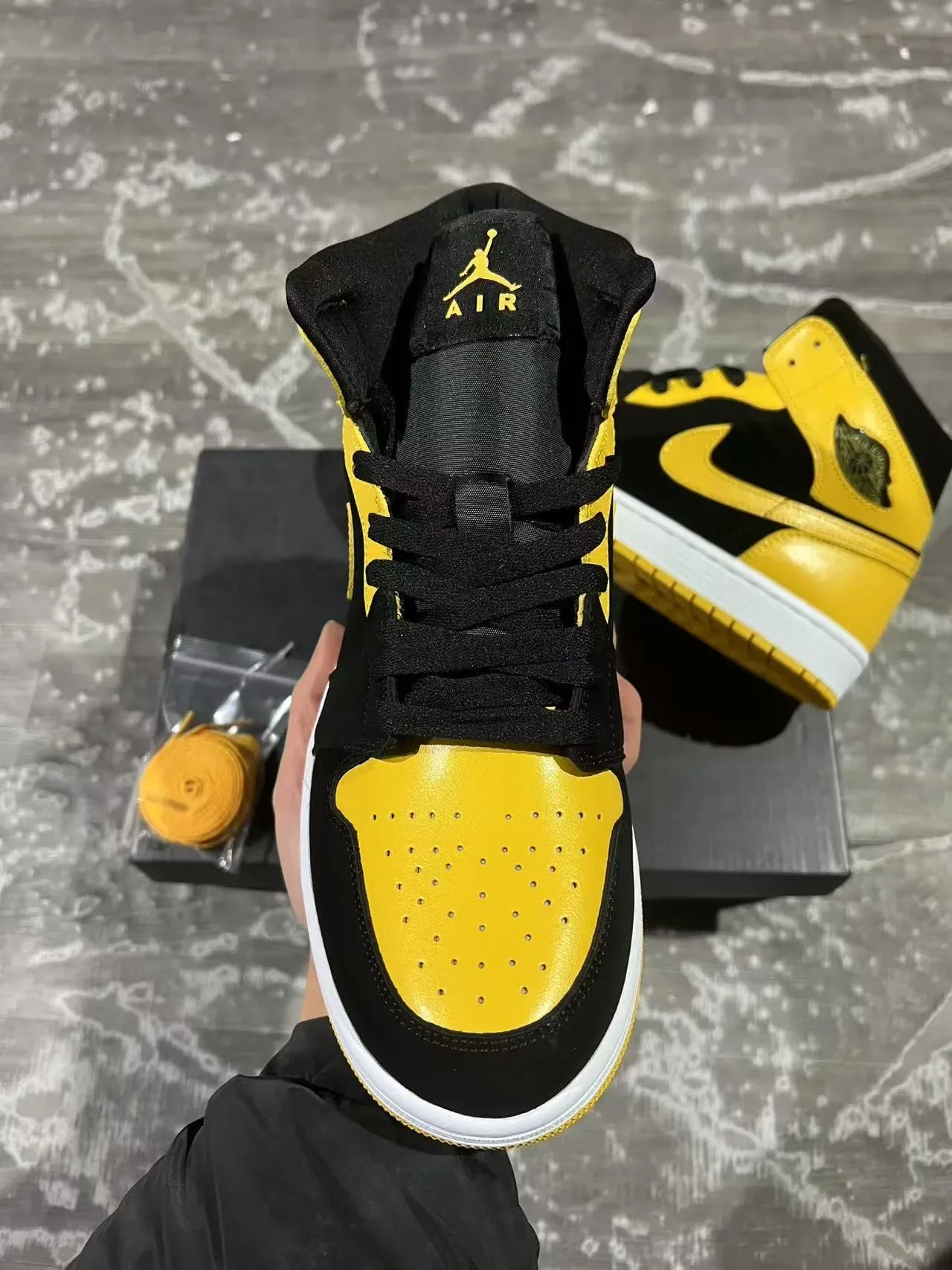 Air Jordan 1 Noir et Jaune Chaussures de Basketball Hautes 3