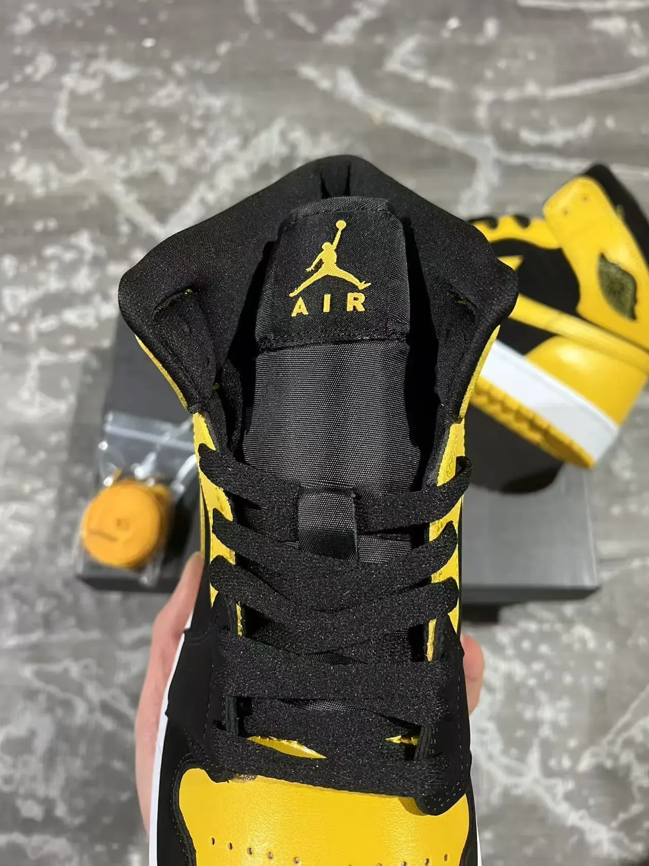 Air Jordan 1 Noir et Jaune Chaussures de Basketball Hautes 4