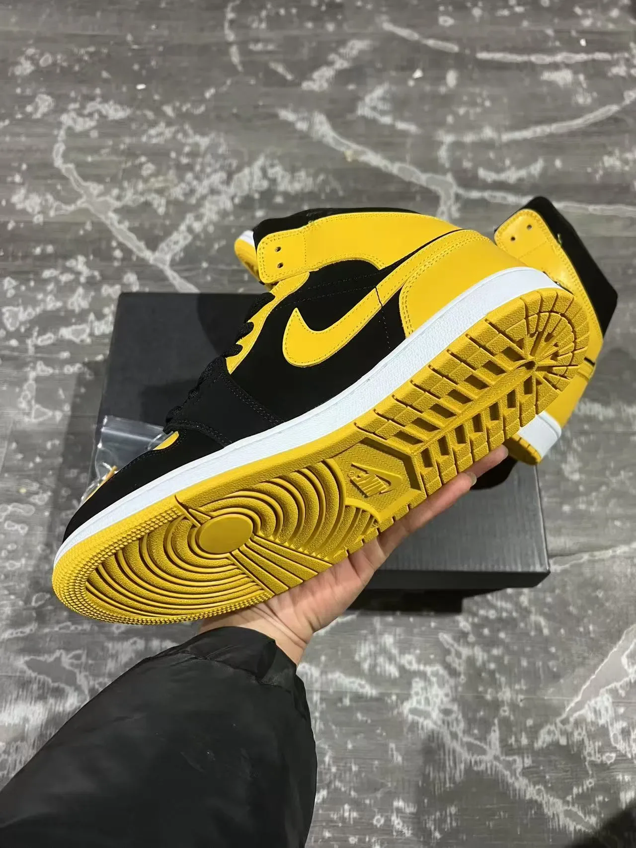 Air Jordan 1 Noir et Jaune Chaussures de Basketball Hautes 6