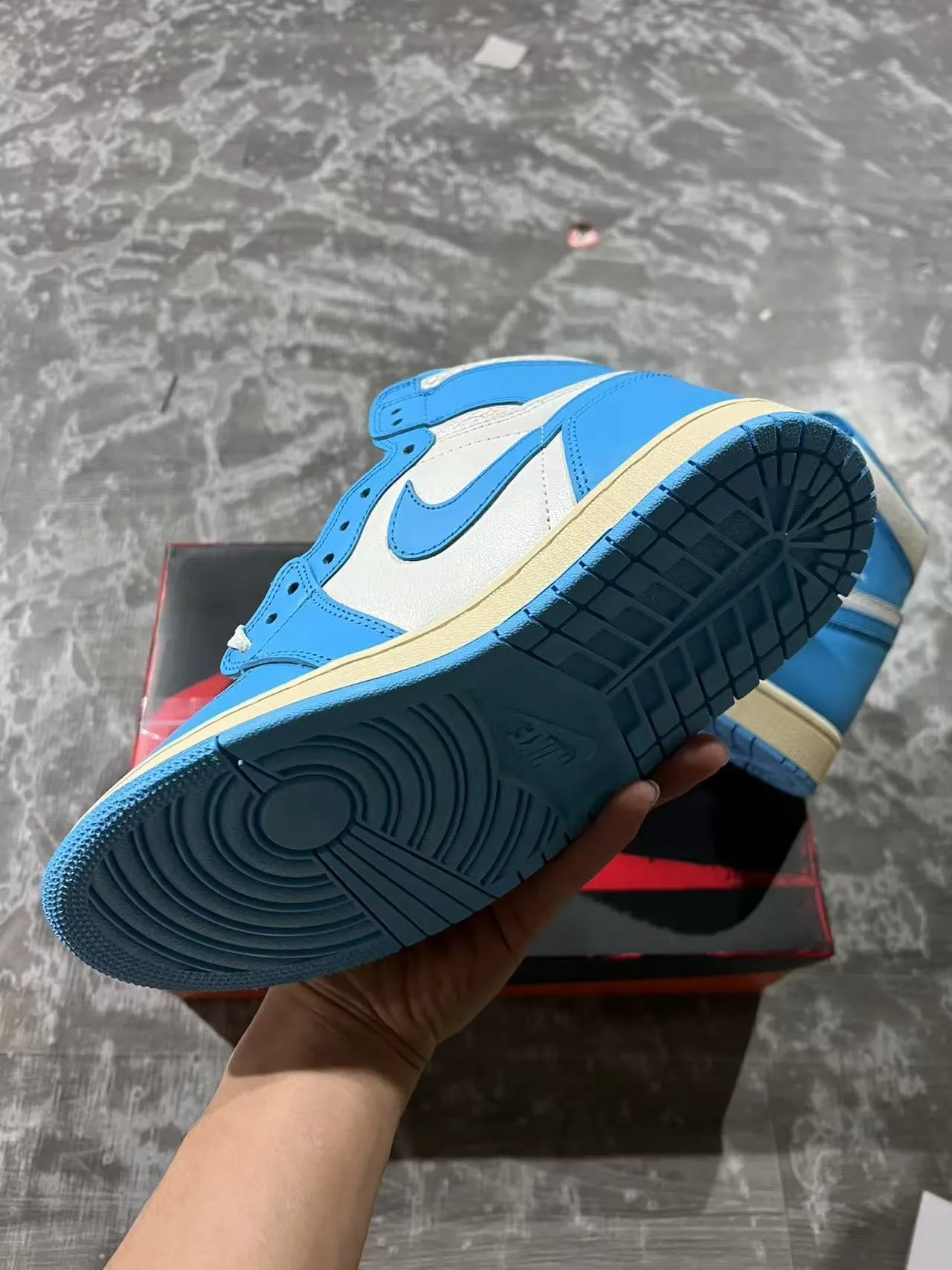 Air Jordan 1 Blue Beige High-Top Leather-Paneled Basketball Shoes 9