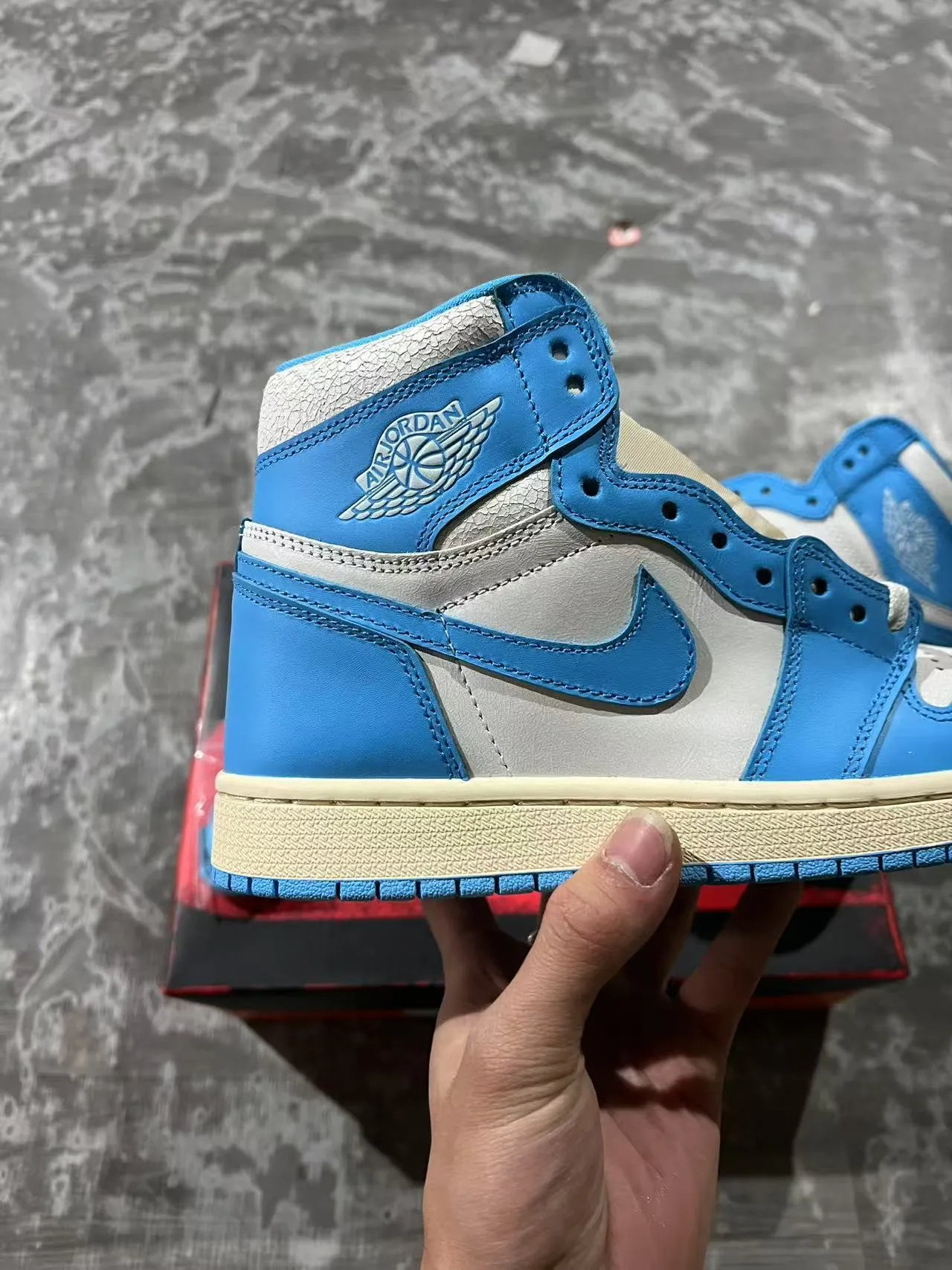 Air Jordan 1 Blue Beige High-Top Leather-Paneled Basketball Shoes 4