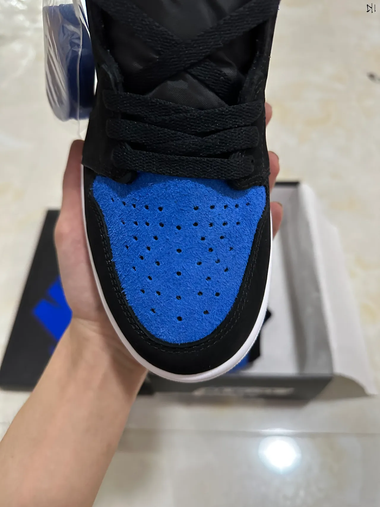 Tênis de basquete Air Jordan 1 High em camurça preto e azul royal 3