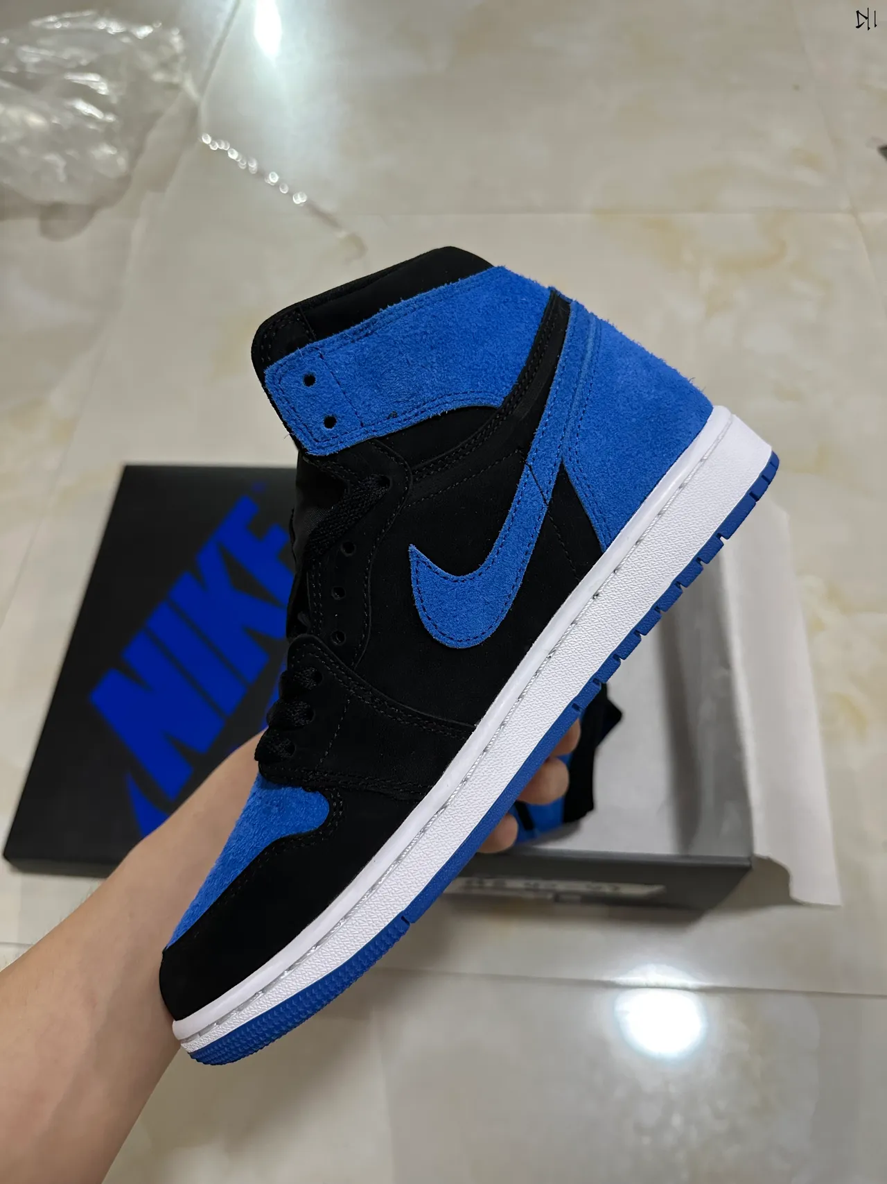 Tênis de basquete Air Jordan 1 High em camurça preto e azul royal 5