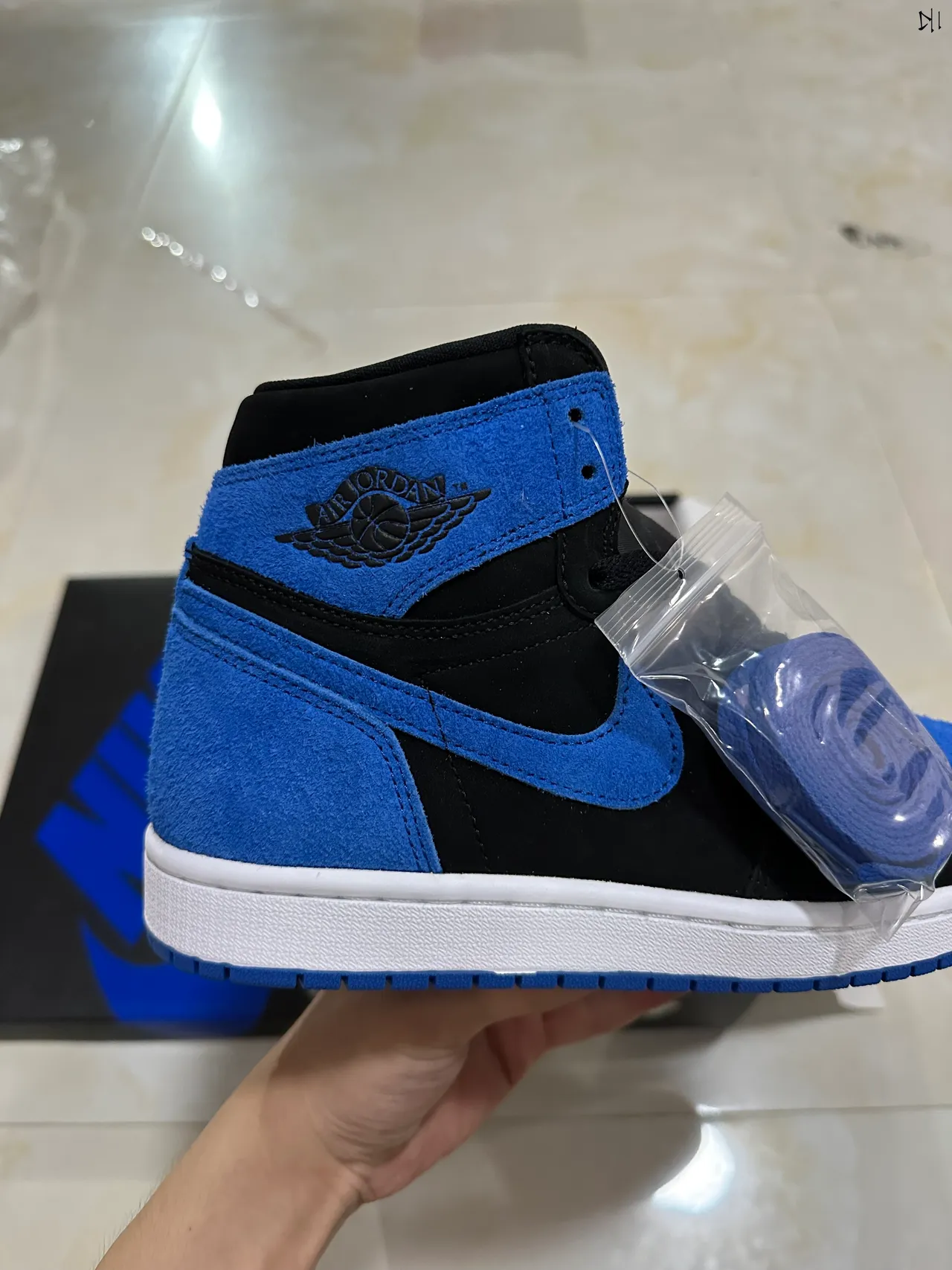 Tênis de basquete Air Jordan 1 High em camurça preto e azul royal 8