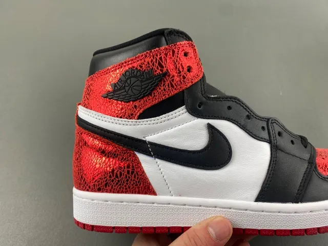 Chaussures de basketball Air Jordan 1 High texturées rouge noir blanc 3