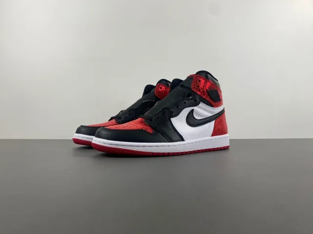 Chaussures de basketball Air Jordan 1 High texturées rouge noir blanc 10