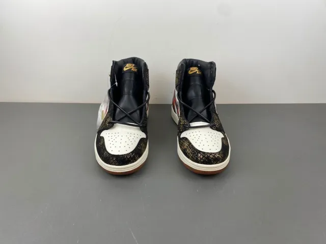 Chaussures de basketball Air Jordan 1 High Top blanc et noir imprimé serpent et Swoosh rouge 11