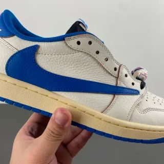 Air Jordan 1 Low 米白与皇家蓝休闲运动鞋