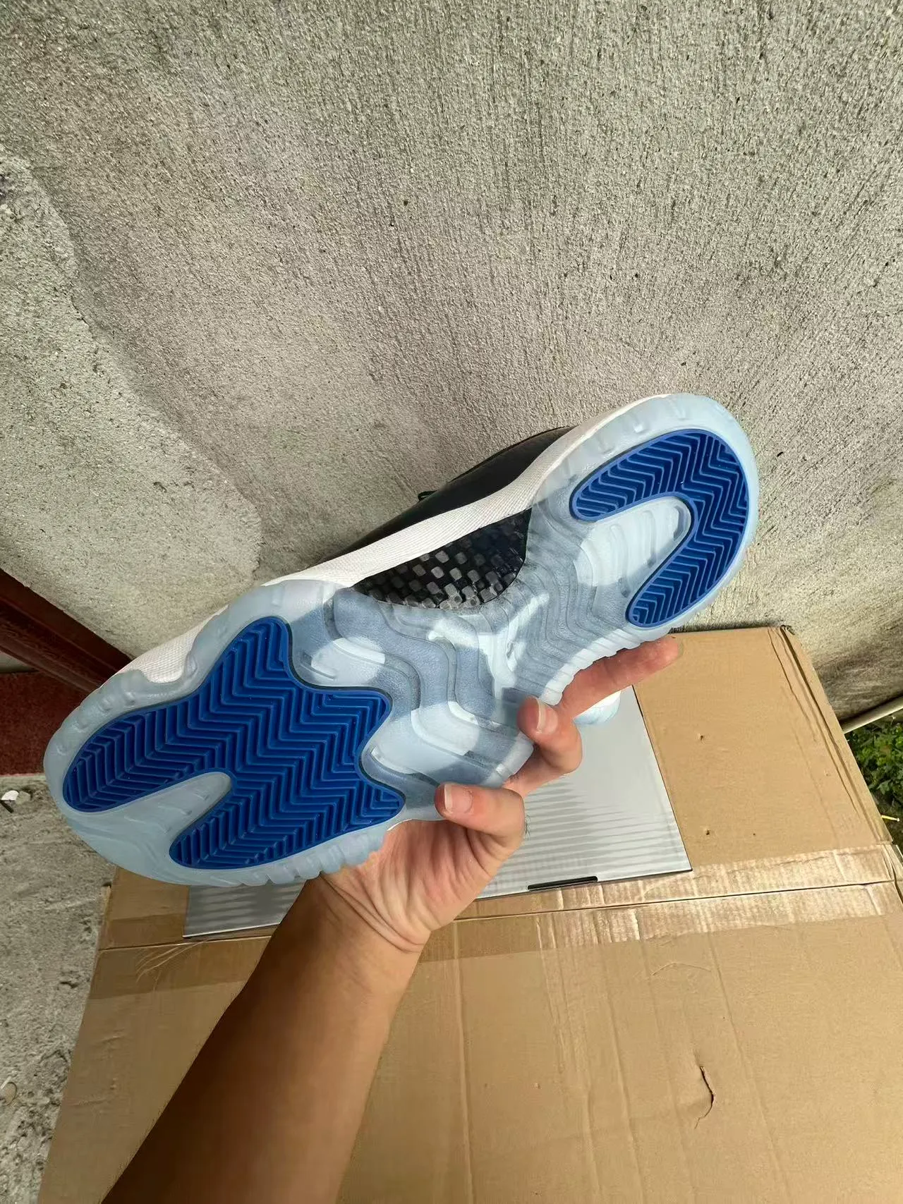 حذاء كرة السلة Air Jordan 11 Black Concord 6
