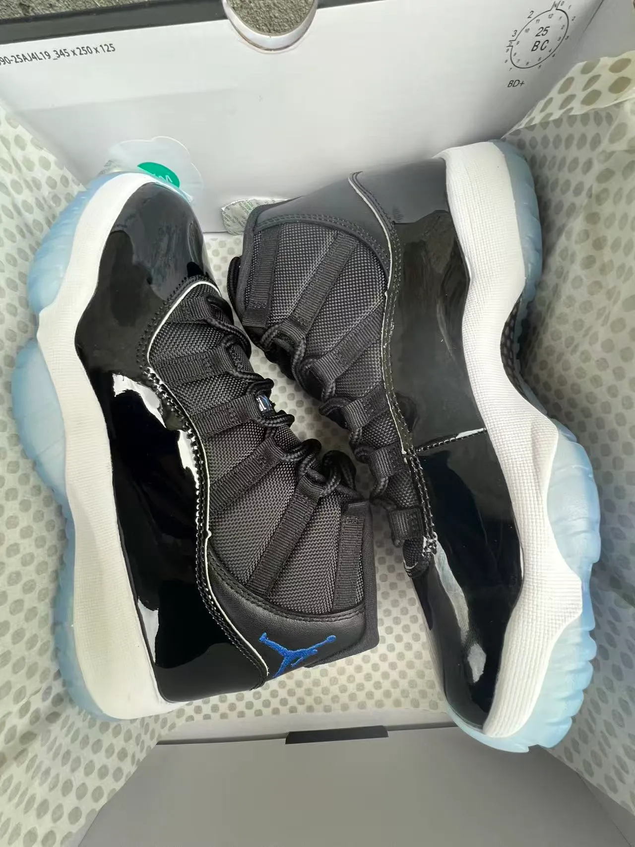 حذاء كرة السلة Air Jordan 11 Black Concord 9
