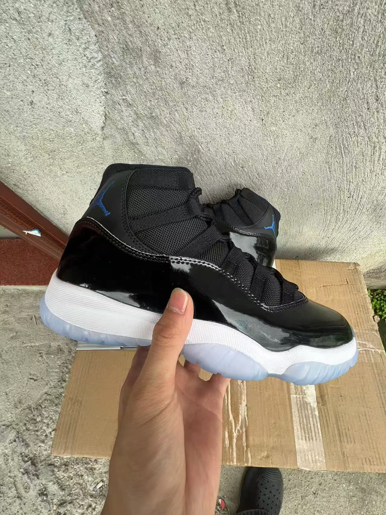 Tênis de basquete de couro envernizado Air Jordan 11 Black Concord 1