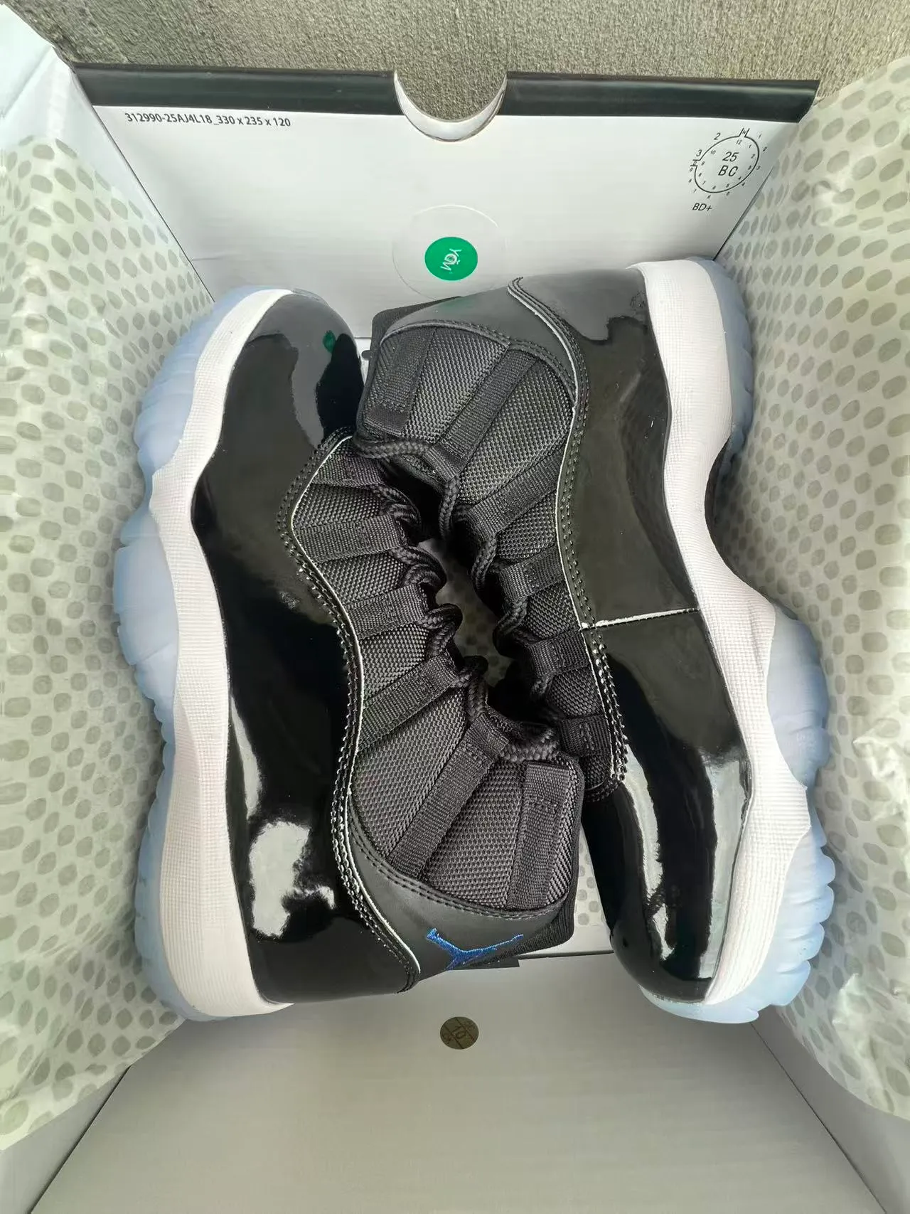 Tênis de basquete de couro envernizado Air Jordan 11 Black Concord 9