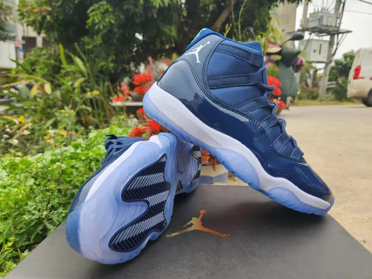 Air Jordan 11 Navy Glossy Patent Leather Basketball Shoes 3