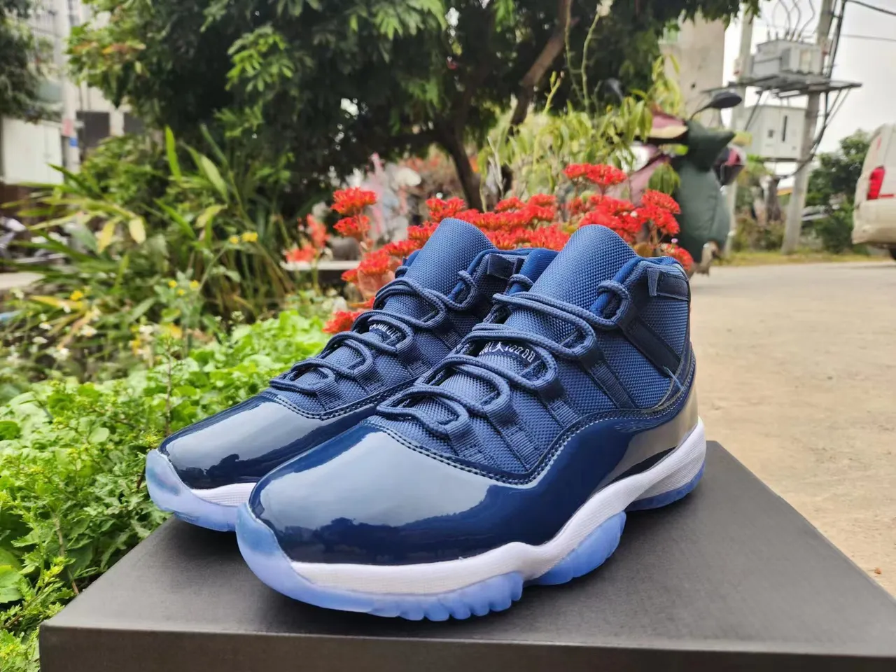 Air Jordan 11 Navy Glossy Patent Leather Basketball Shoes 4