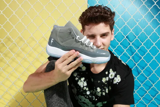 Air Jordan 11 Cinza Oliva Couro Patentado Tênis de Basquete 2