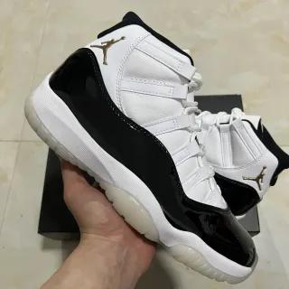 Air Jordan 11 Tênis de Basquete Branco Preto Dourado