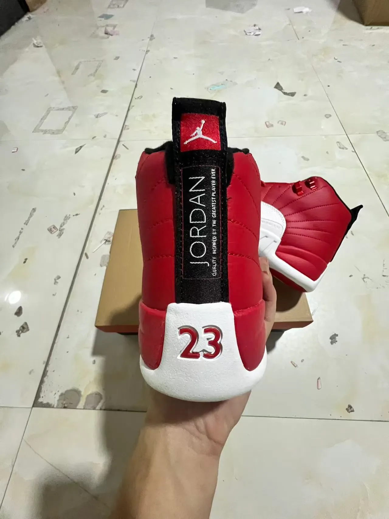Air Jordan 12 Chaussures de Basket Cuir Matelassé Rouge et Blanc 8