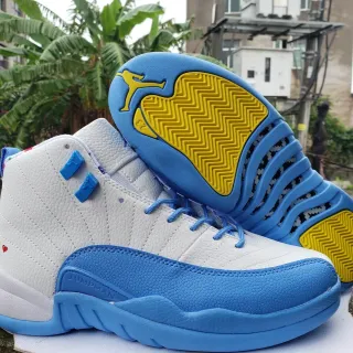 Air Jordan 12 Zapatos de Baloncesto Blancos y Azul Claro con Suela Amarilla