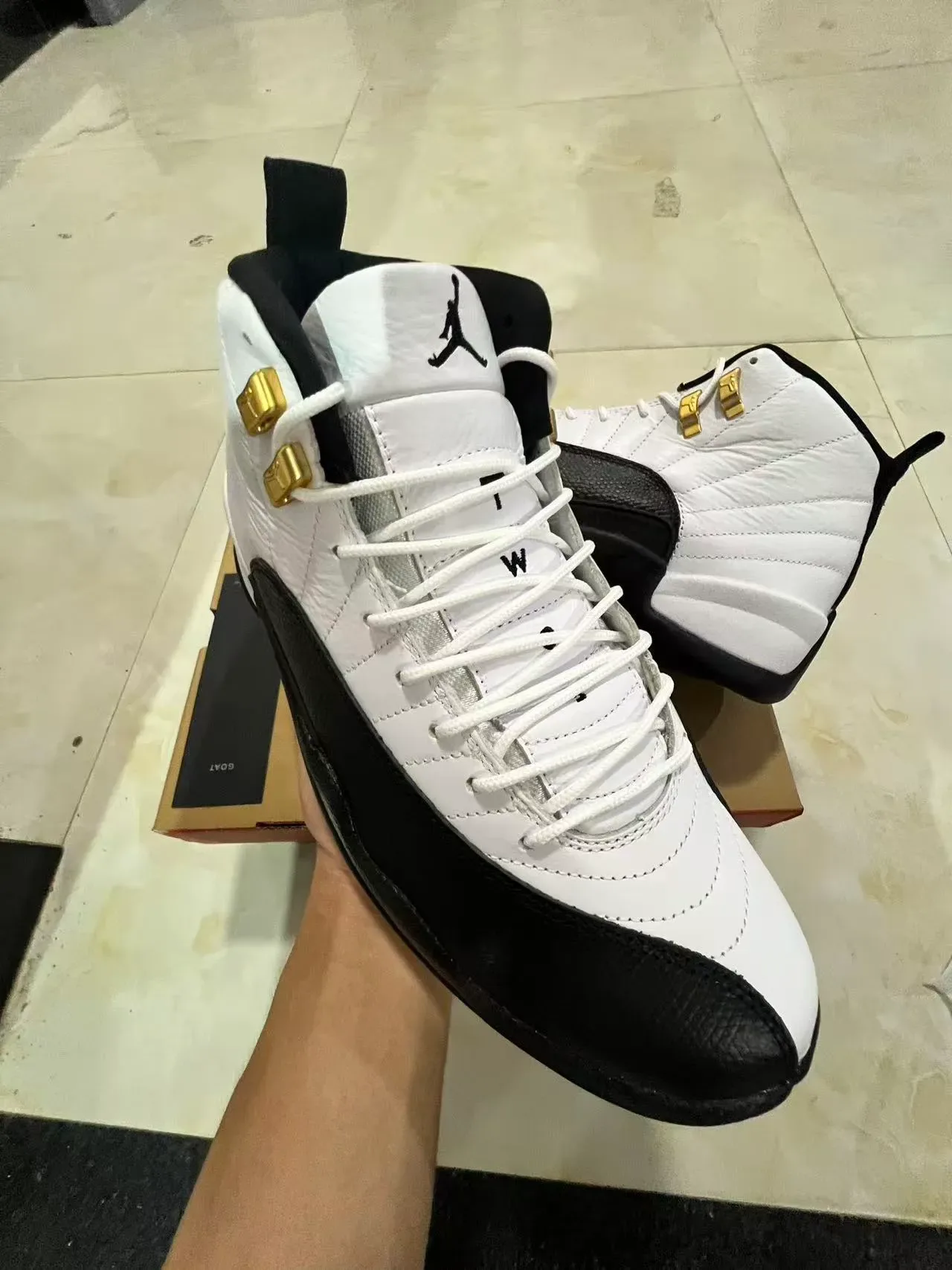 Air Jordan 12 Chaussures de Basketball Blanc Noir Or 2