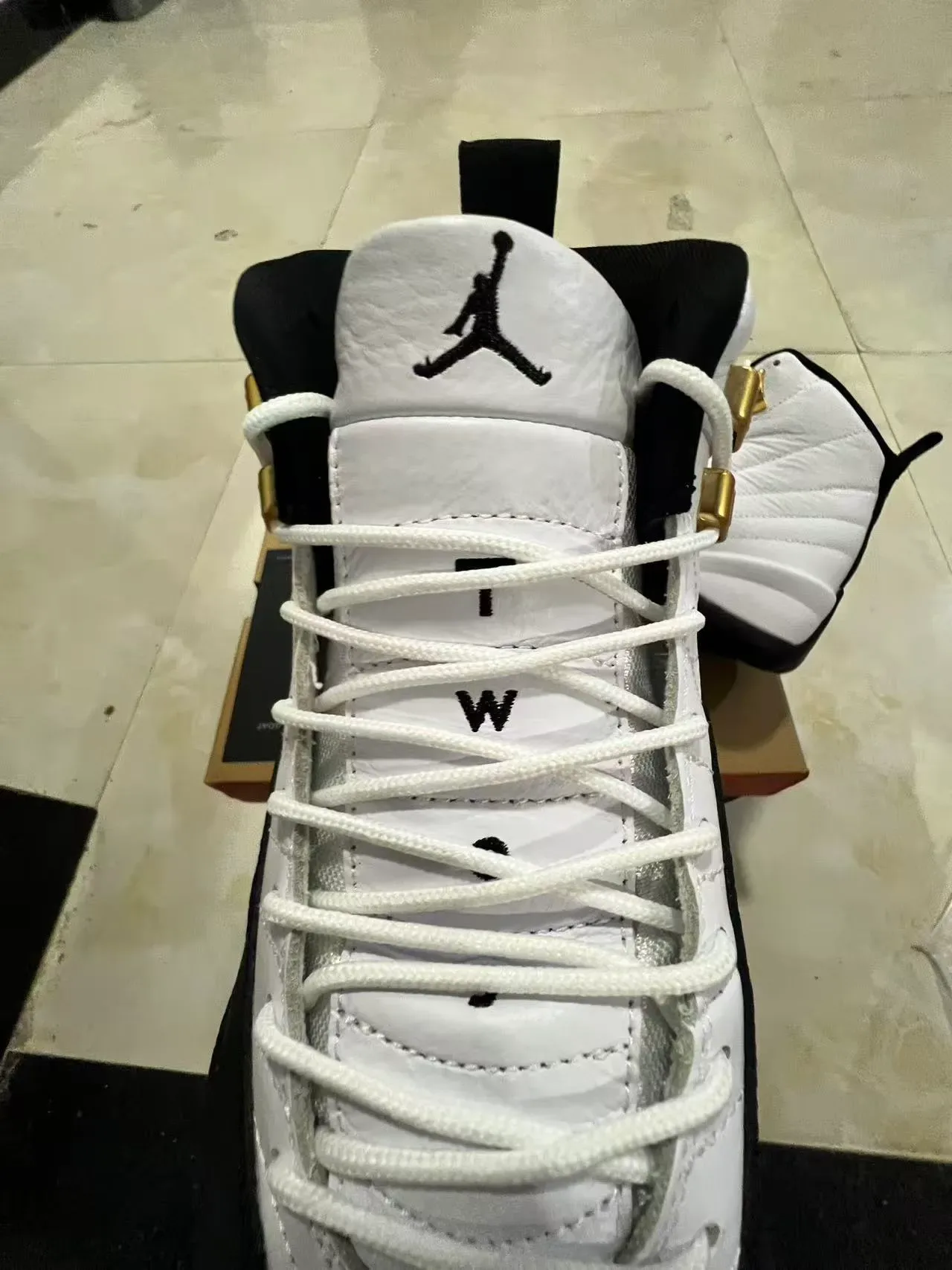 Air Jordan 12 Chaussures de Basketball Blanc Noir Or 4