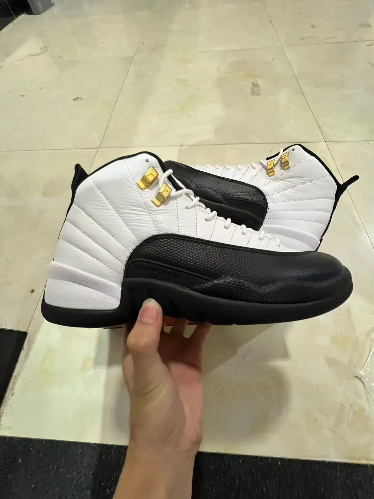 Air Jordan 12 Chaussures de Basketball Blanc Noir Or 7