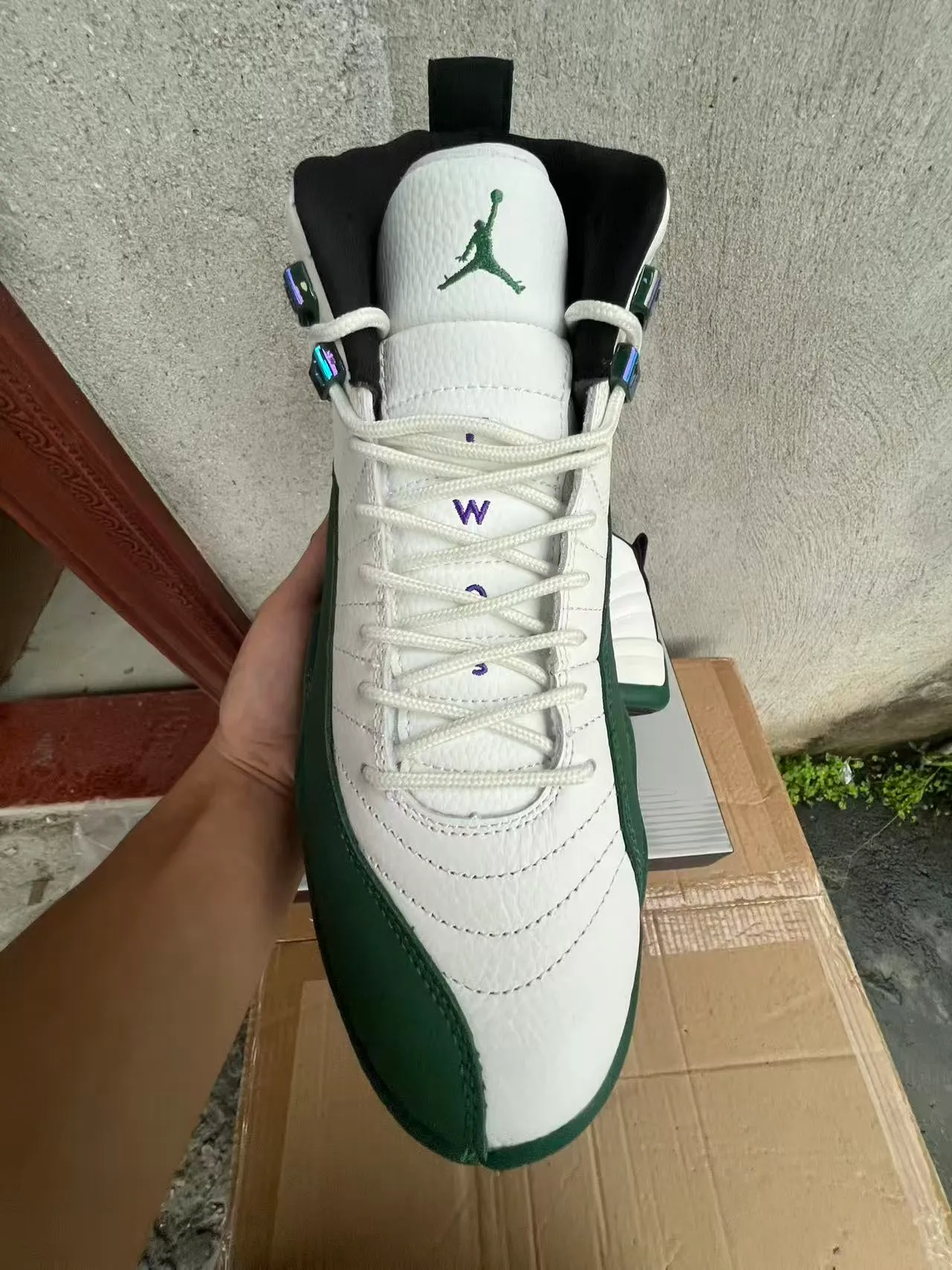 Chaussures de basketball Air Jordan 12 blanc et vert irisé 3
