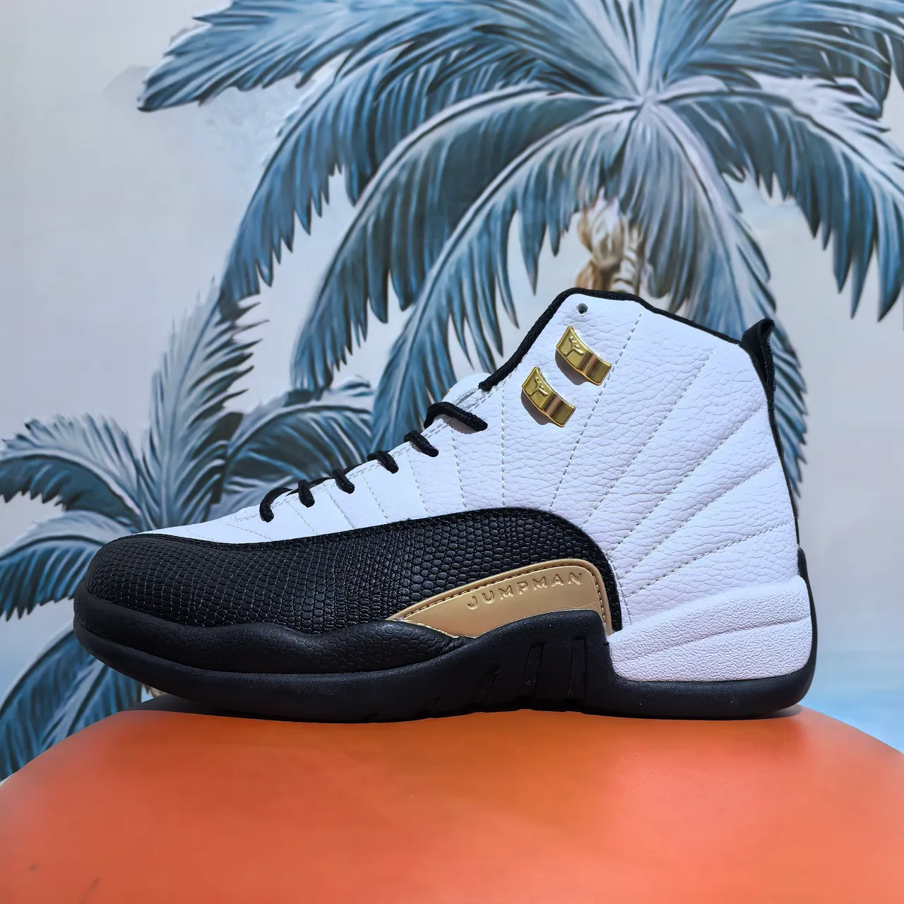 Tênis de basquete Air Jordan 12 pele de cobra branco e roxo 11