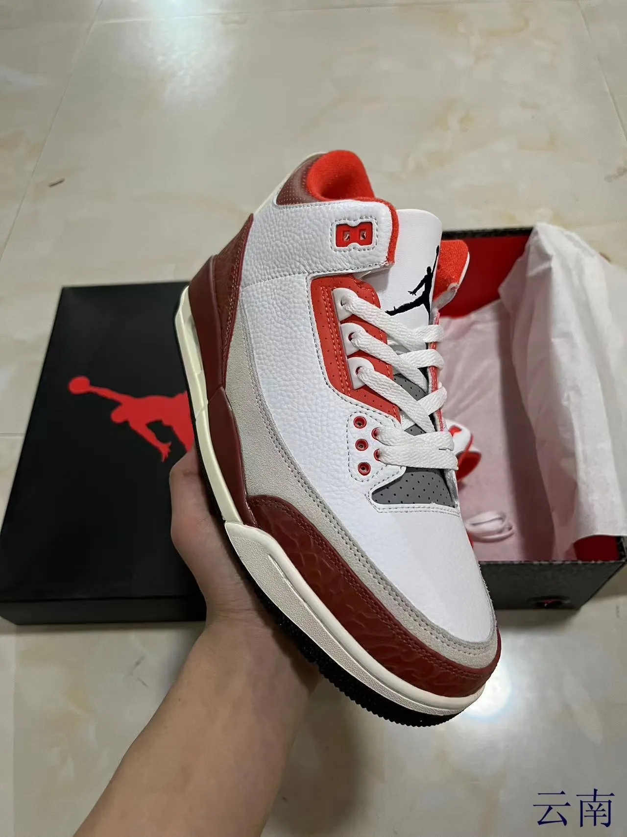 Air Jordan 3 Branco Vermelho Elefante Tênis de Basquete 2
