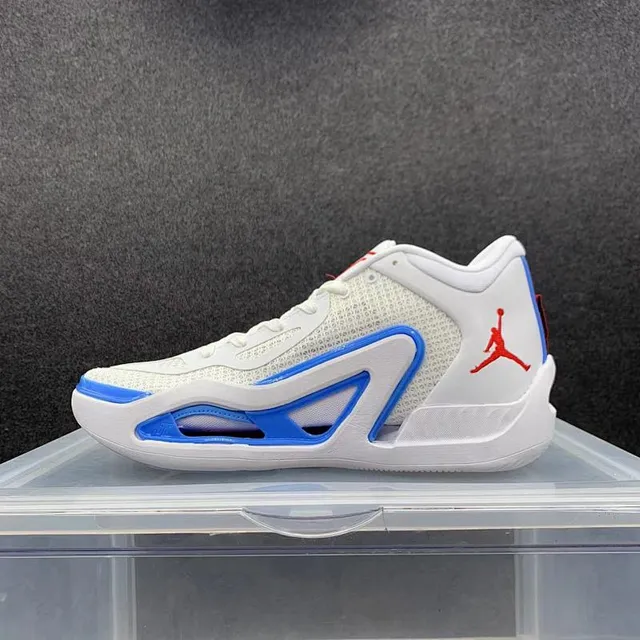 Chaussures de basketball Air Jordan 37 blanc et bleu 2