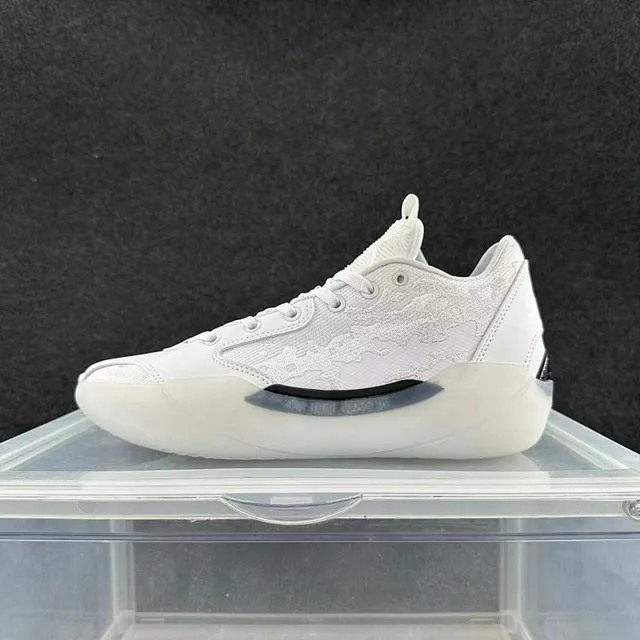 حذاء كرة السلة Air Jordan 39 أبيض وفضي بنعل أوسط منحوت وطبقة مموهة قزحية 2