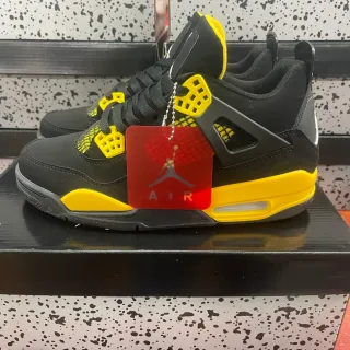 Air Jordan 4 黑色黄色篮球鞋