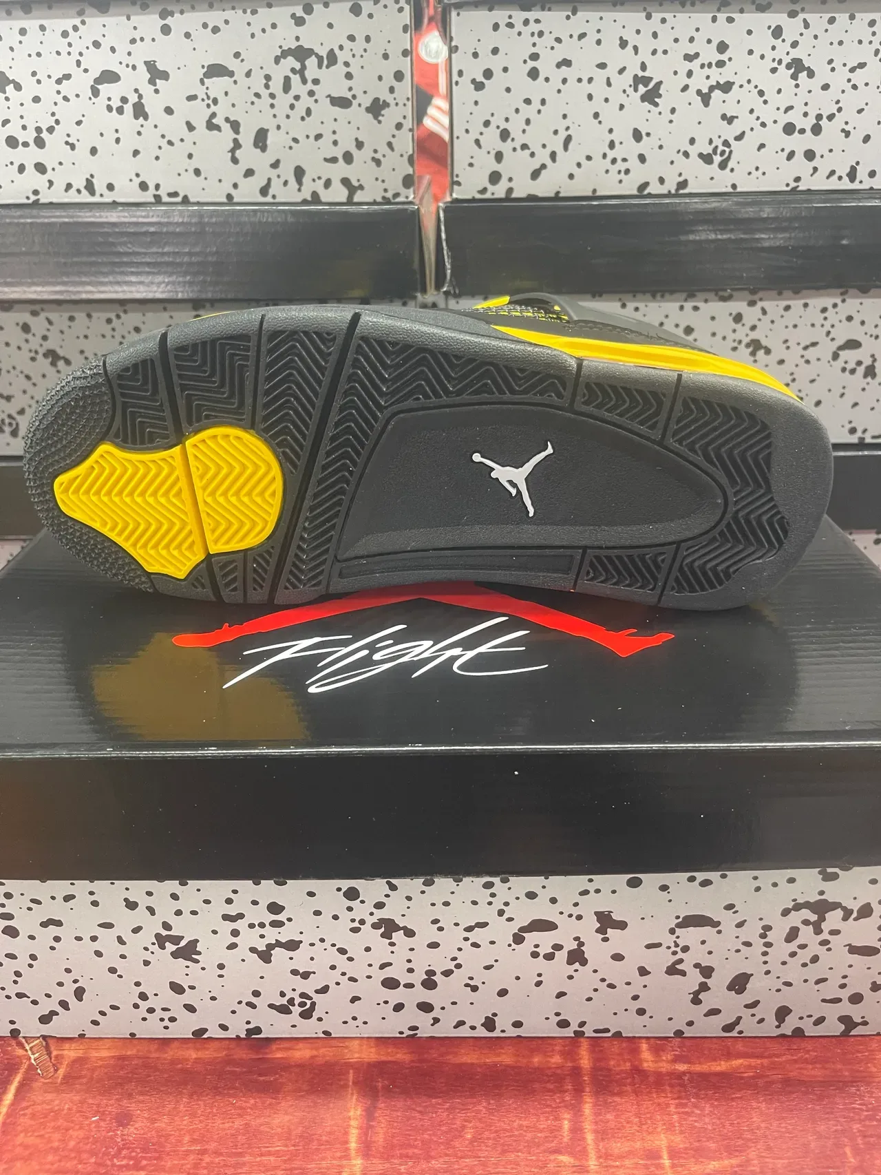 Air Jordan 4 Chaussures de Basket Noir et Jaune 2
