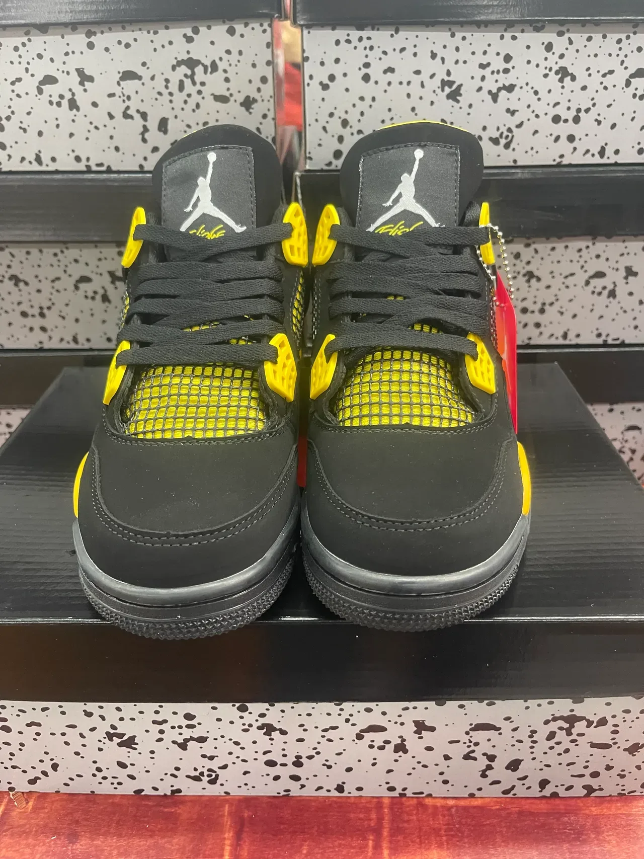 Air Jordan 4 Chaussures de Basket Noir et Jaune 3
