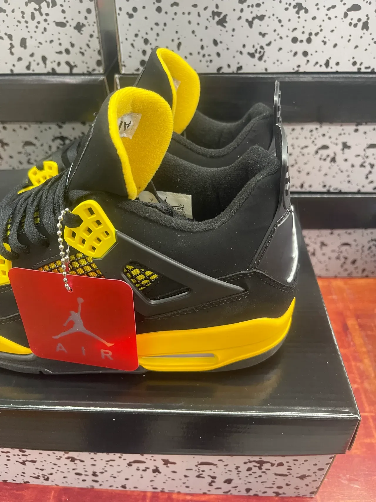 Air Jordan 4 Chaussures de Basket Noir et Jaune 4