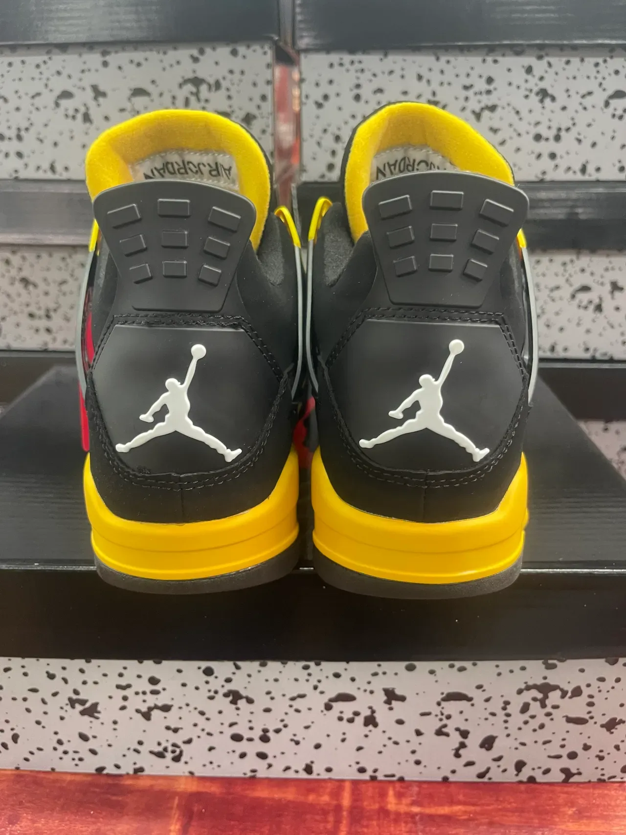 Air Jordan 4 Chaussures de Basket Noir et Jaune 6