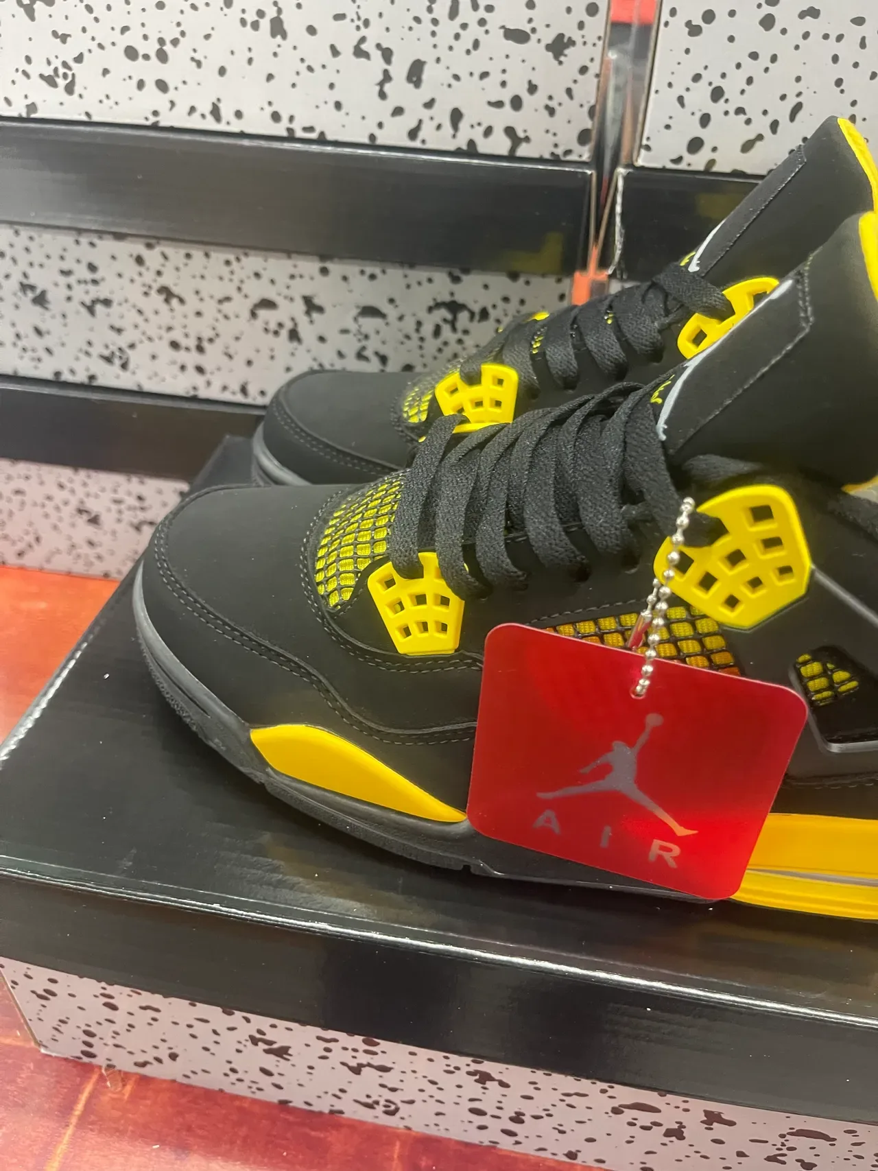 Air Jordan 4 Chaussures de Basket Noir et Jaune 7