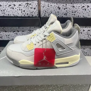 Air Jordan 4 Tênis de Basquete Cinza Claro e Creme