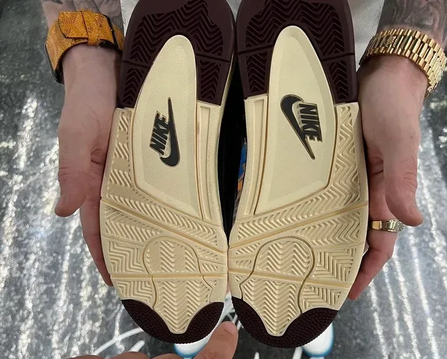 Air Jordan 4 Chaussures de Basketball en Daim Marron Mat 7
