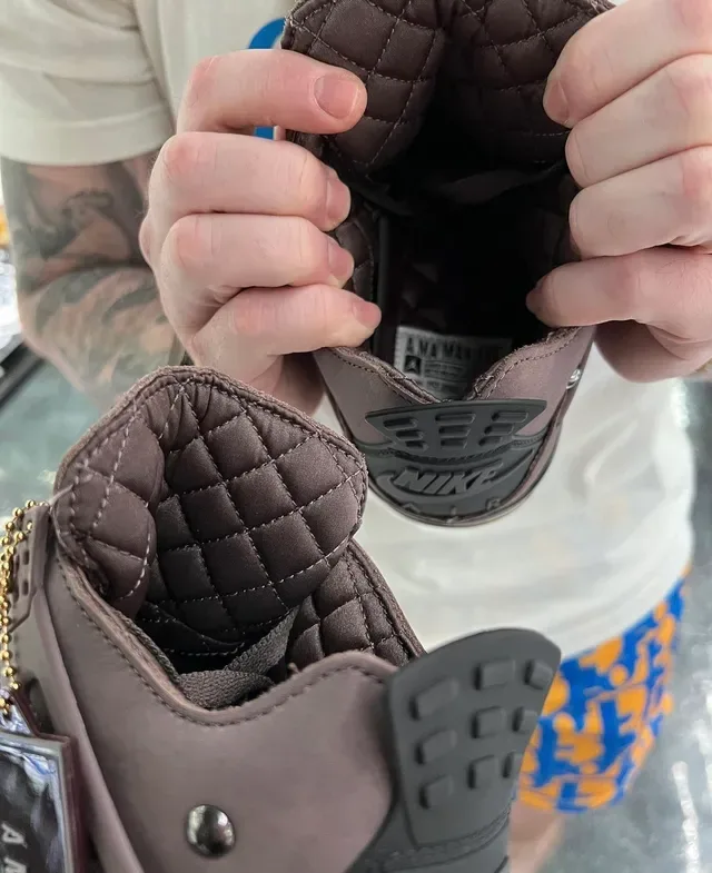 Air Jordan 4 Chaussures de Basketball en Daim Marron Mat 9