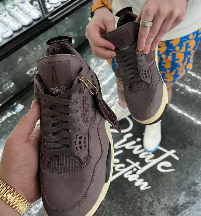 Air Jordan 4 Chaussures de Basketball en Daim Marron Mat 12