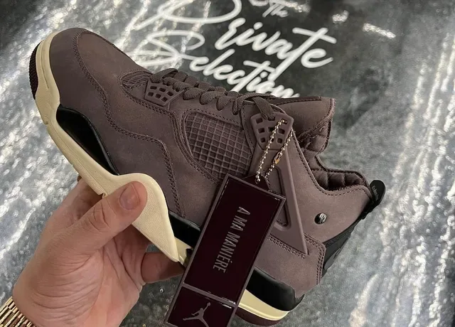 Air Jordan 4 Chaussures de Basketball en Daim Marron Mat 13